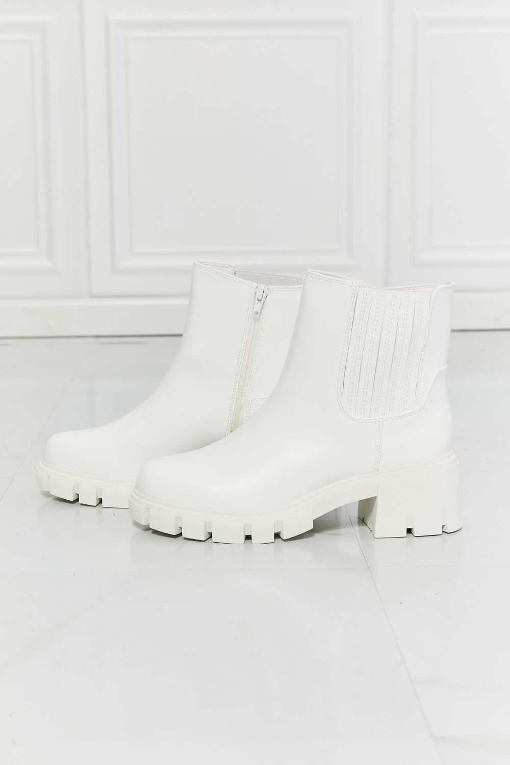 MMShoes What It Takes Lug Sole Chelsea Boots in White - Tigbul's Fashion