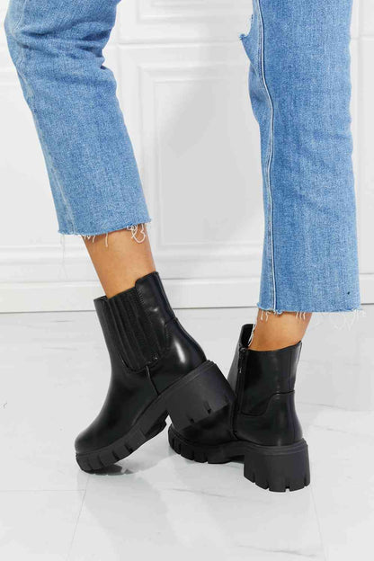 MMShoes What It Takes Lug Sole Chelsea Boots in Black - Tigbuls Variety Fashion