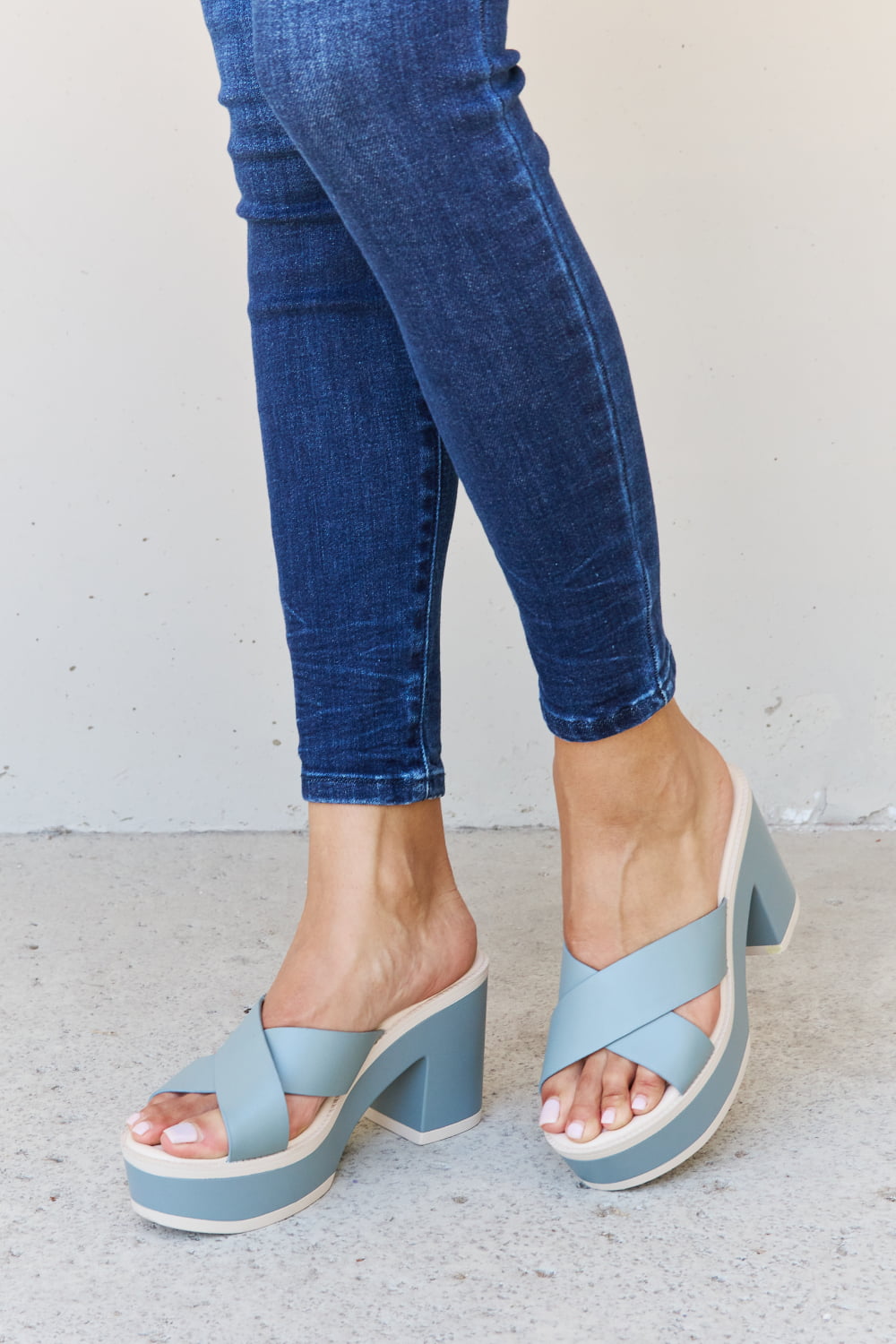 Contrast Platform Sandals in Misty Blue - Tigbul's Fashion