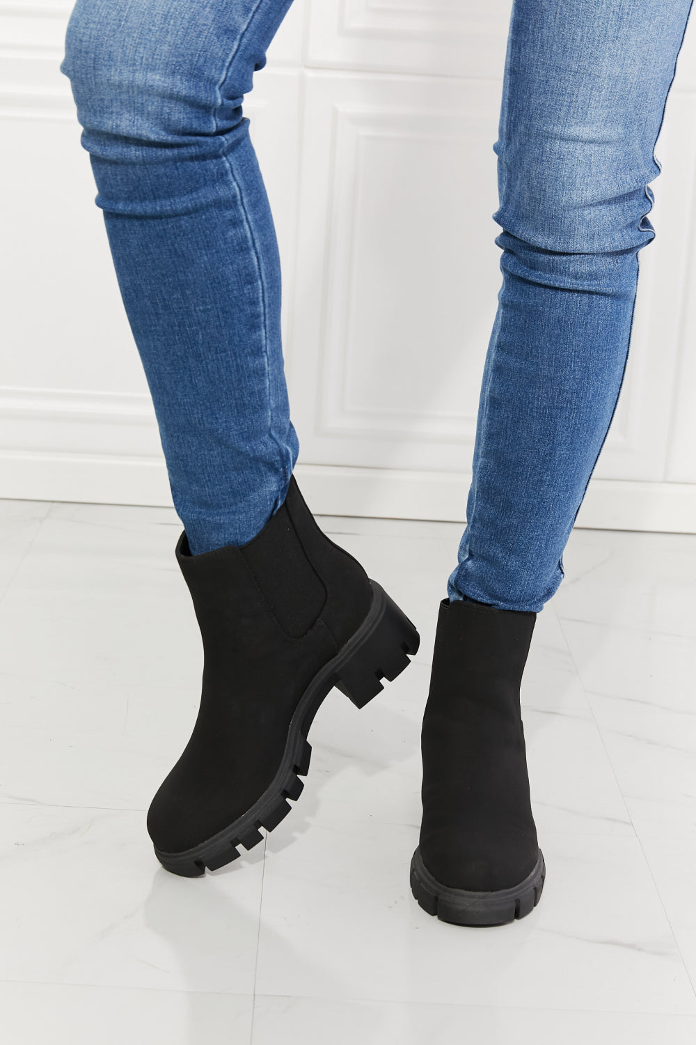 Matte Lug Sole Chelsea Boots in Black | Tigbul's Fashion